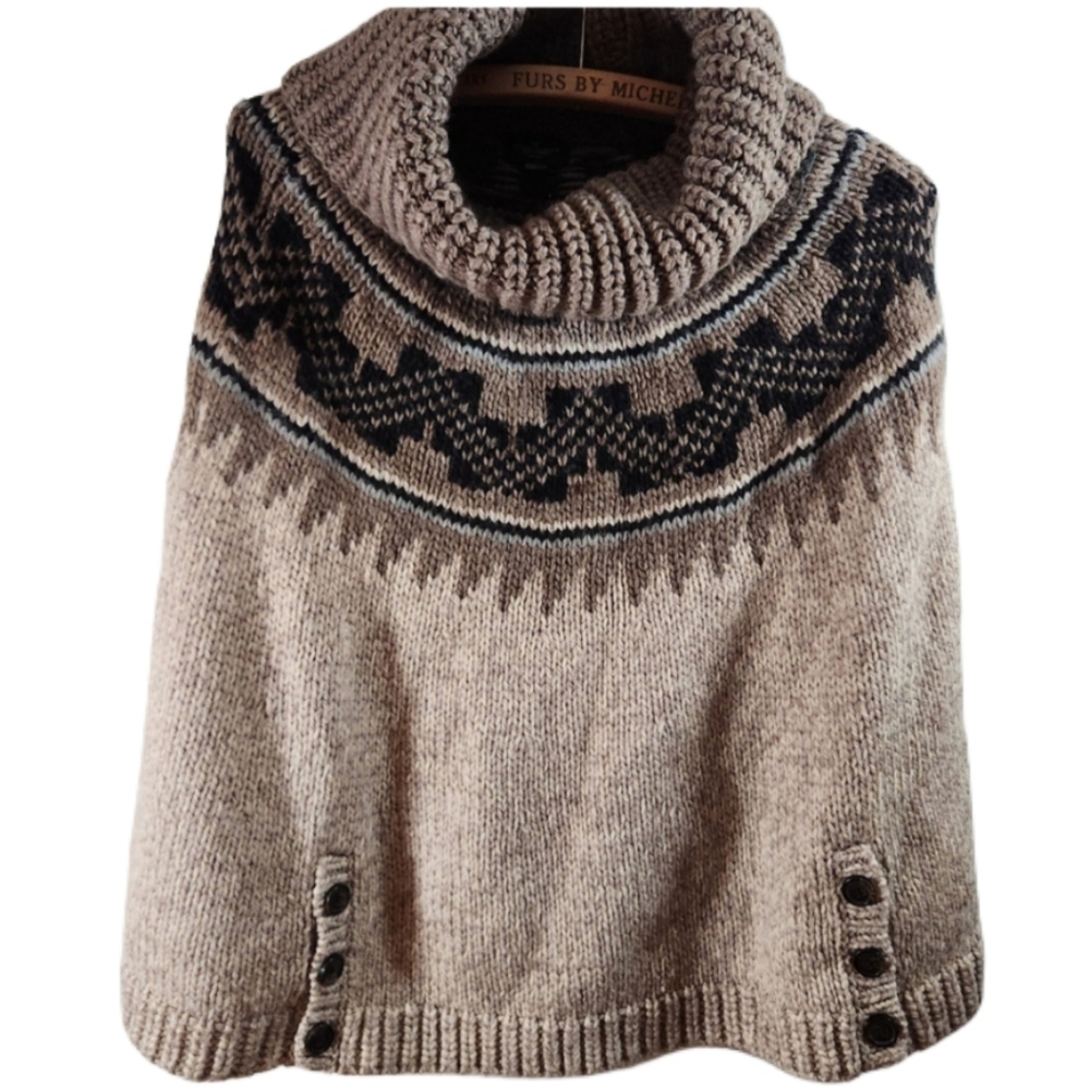 American eagle Poncho warm woven pattern.